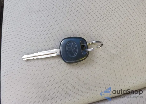 2010 Toyota Yaris z USA, uszkodzony, nr VIN JTDBT4K3XA1374514